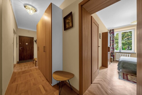 2 soverom, skrivebord, strykejern/-brett og wi-fi (inkludert)