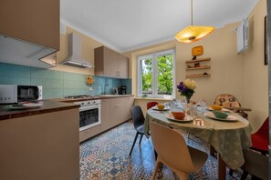 Fridge, microwave, oven, stovetop - 70m2 Warsaw Wola Apt - Workspace, Piano, Bus&Tram - by Rentujemy (Warszawa)