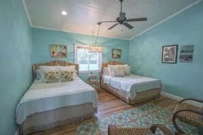 3 bedrooms, in-room safe, iron/ironing board, travel cot