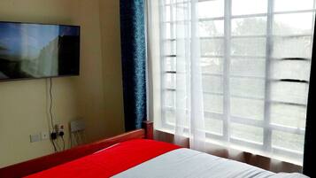 1 bedroom, in-room safe, desk, iron/ironing board