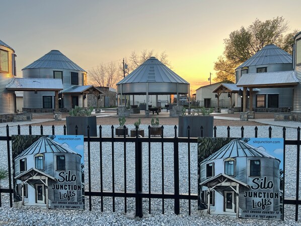 Exterior - Walnut Springs Silo Cabin B (Walnut Springs)