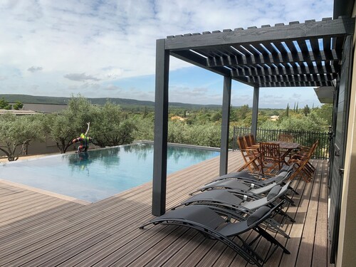 Villa Contemporaine vue Pont du Gard, au Coeur D'un Village Médiéval Provençal