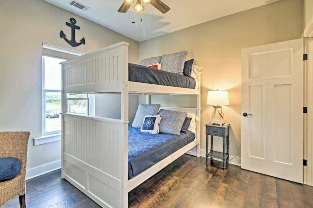 Waterfront Home with shared dock and Shared Property