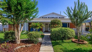 A single-story house with a front porch, a small garden, and a clear blue sky. - 2Br Harry Potter Themed Home 7mins from Universal (Orlando)