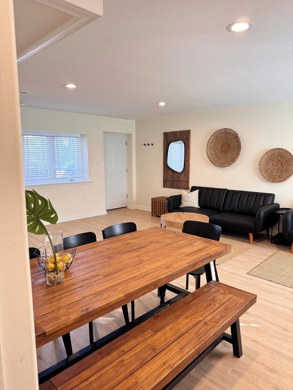 unit 4 · gorgeous 3 bdr apartment with parking