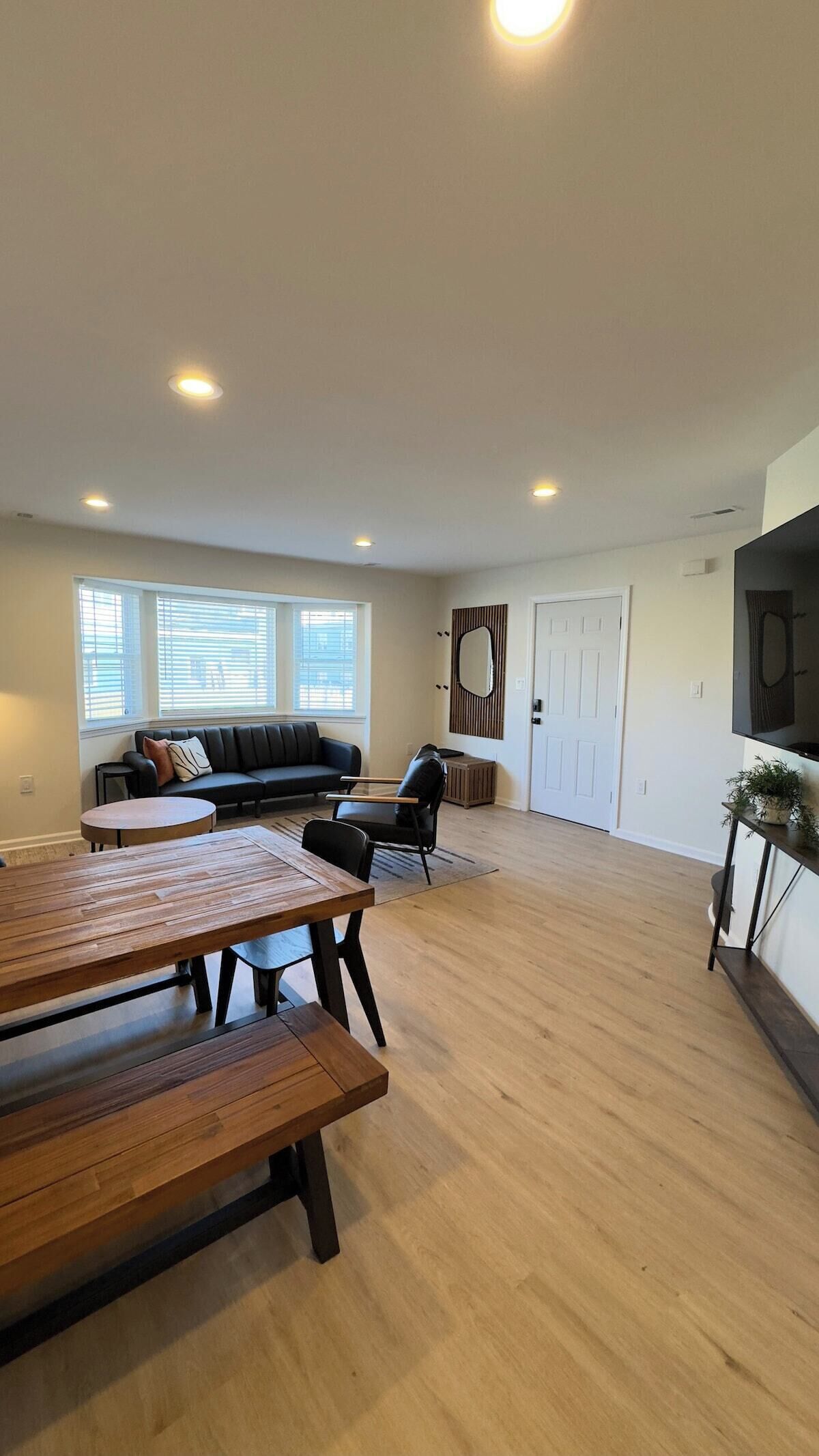 unit 3 · 3 bedroom condo with parking, close to the beach
