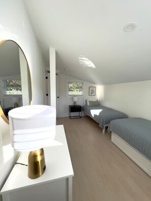 5 habitaciones, tabla de planchar con plancha, wifi y ropa de cama