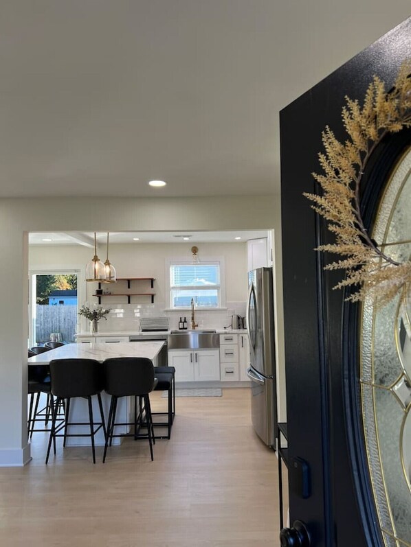 Fridge, microwave, oven, stovetop - SerenityOasis>Pool Haven, only 8 min>Sea Isle City (Dennis)