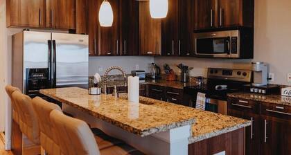 Charming 1BR Retreat Opposite SSM SLU Hospital with Private Parking & Balcony