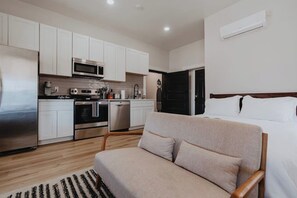 1 habitación, escritorio, tabla de planchar con plancha y wifi 