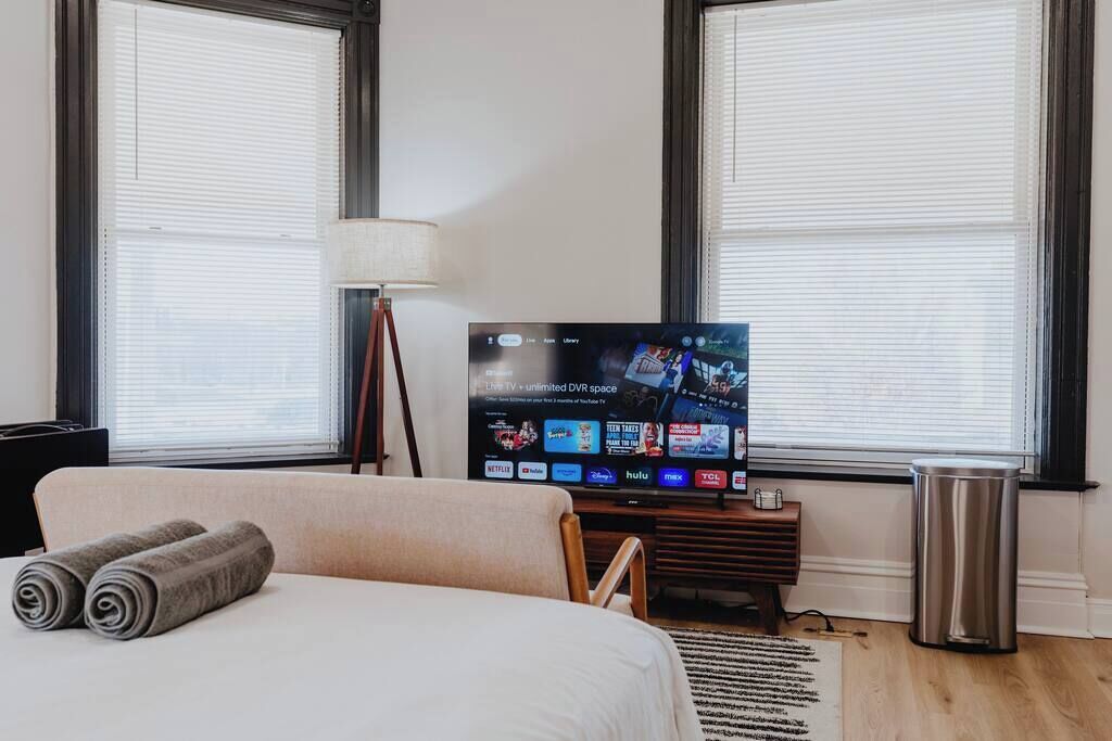 1 habitación, escritorio, tabla de planchar con plancha y wifi 