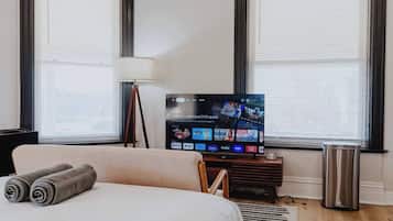 1 habitación, escritorio, tabla de planchar con plancha y wifi