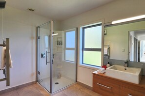 Hair dryer, towels - Surf View Hot Water Beach, Surf View Hot Water Beach (Hot Water Beach)