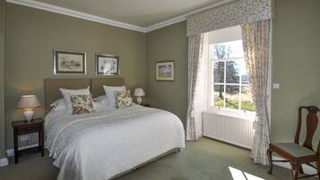 House | 10 bedrooms, iron/ironing board, free WiFi, bed sheets