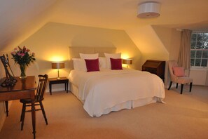 House | 10 bedrooms, iron/ironing board, free WiFi, bed sheets - Charming 10-bed House in Blairgowrie (Blairgowrie)