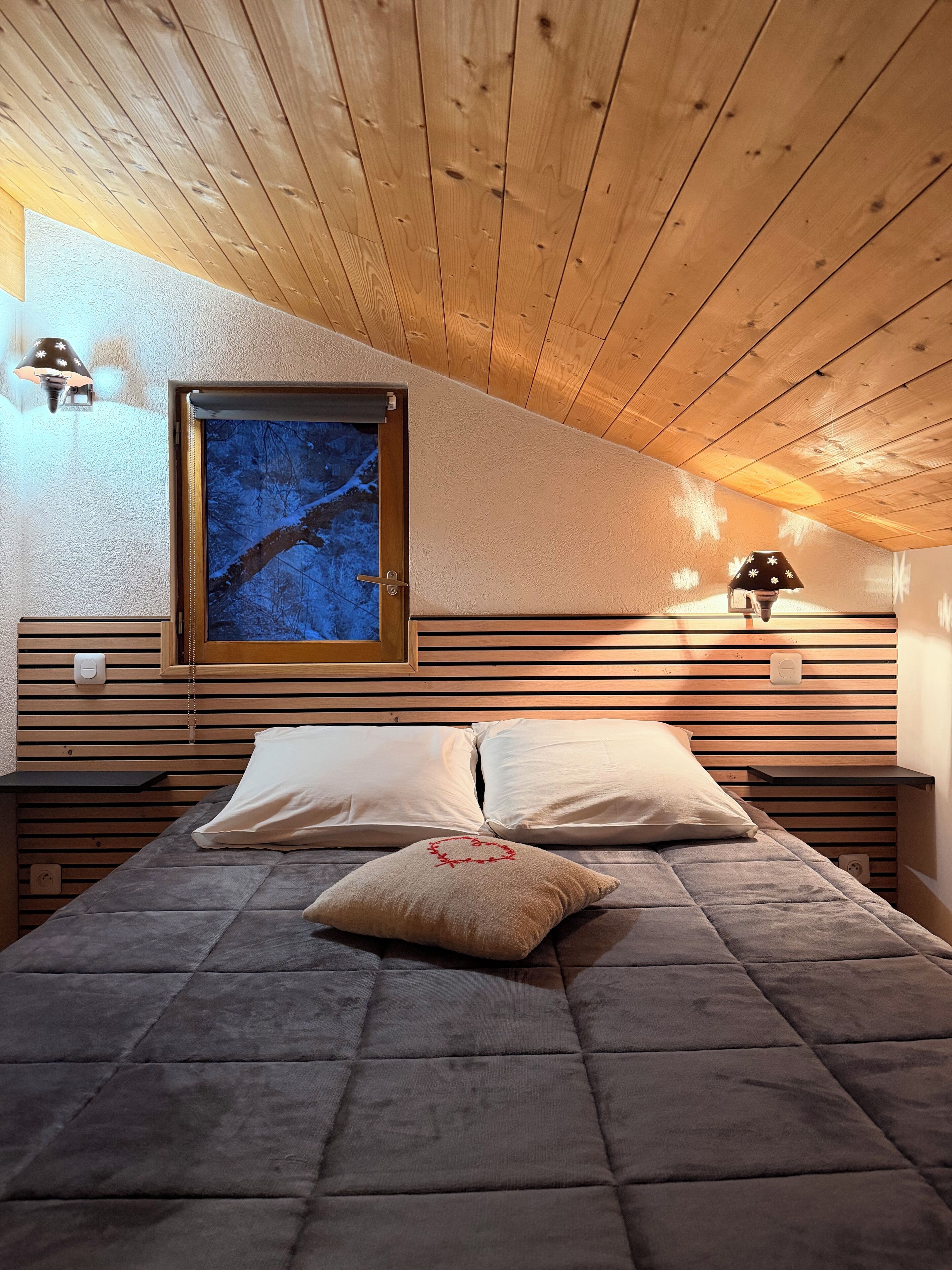 2 chambres, fer et planche à repasser, Wi-Fi, draps fournis