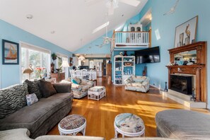 Een smart-tv en een open haard