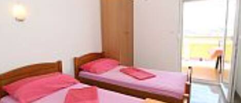 2 多间卧室、上网接入、床单