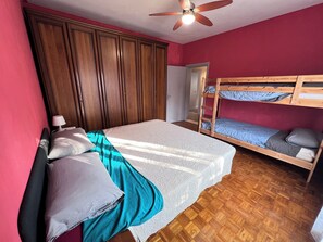 4 bedrooms, iron/ironing board, free WiFi, bed sheets