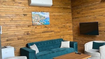 Luxury Bungalow, Mountain View | 3 bedrooms, desk, soundproofing, iron/ironing board