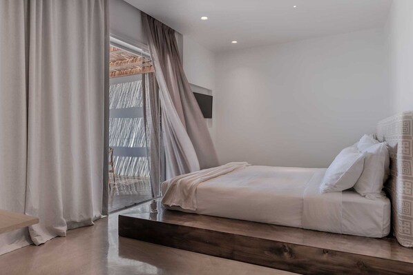 3 bedrooms, in-room safe, iron/ironing board, free WiFi