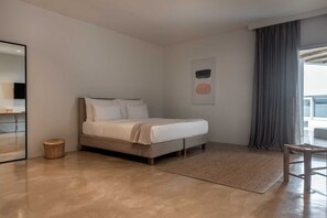 3 bedrooms, in-room safe, iron/ironing board, free WiFi