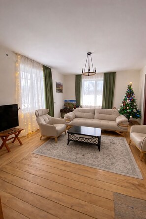 Smart TV, video games, stereo