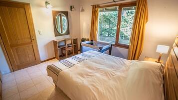 4 bedrooms, free WiFi, bed sheets