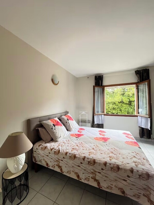 1 camera, ferro/asse da stiro, Wi-Fi, lenzuola