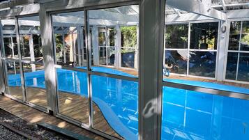 Lämmitetty uima-allas