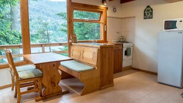 Jääkaappi, mikroaaltouuni, uuni, vedenkeitin