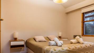 2 bedrooms, in-room safe, free WiFi, bed sheets