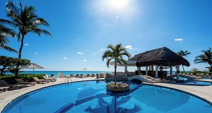 Modern Oceanfront Condo both Gorgeous & Sleek, 2 bds & 2 Bths. Pool w/ Snack Bar