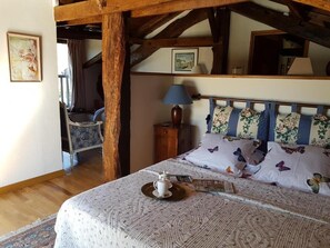 1 habitación, escritorio, wifi gratis y ropa de cama 