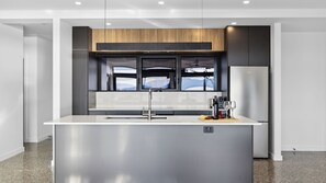 Mikrovågsugn, ugn, spishäll och diskmaskin