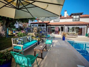 Outdoor pool, a heated pool - domain of millox cottage version (Saint-André-de-Seignanx)