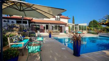 Outdoor pool, a heated pool