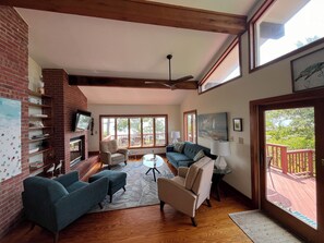 Smart TV - Modernist Waterfront House near Historic Beaufort. Relax on the North River! (Beaufort)