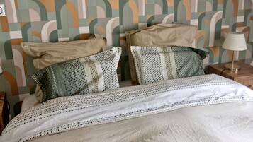 2 sovrum, skrivbord, gratis wi-fi och sÀngklÀder