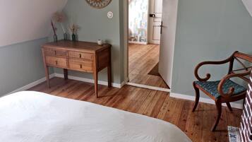 2 bedrooms, desk, free WiFi, bed sheets