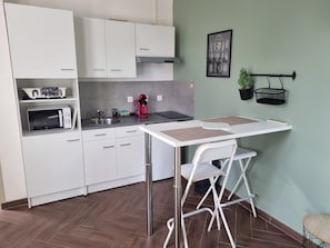 Fridge, microwave, stovetop, coffee/tea maker - Entire house. 2-4 pers. Closed parking. Terrace (Élincourt-Sainte-Marguerite)
