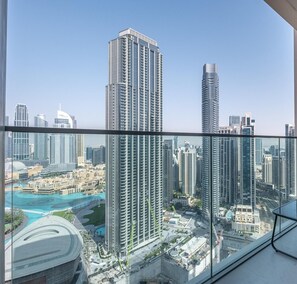 Apartment | Property grounds - Three Bedroom in Downtown With Burj Khalifa View (Dubai)