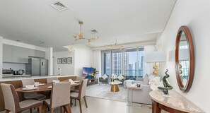 Apartment | Dining - Three Bedroom in Downtown With Burj Khalifa View (Dubai)