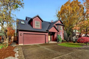 Exterior - Cozy Fall Retreat w/ Swim Spa (Tigard)