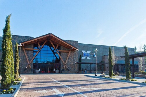 Cozy Fall Retreat w/ Swim Spa