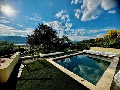 Maison Entièrement Rénovée Avec Piscine au Coeur de la Haute Provence