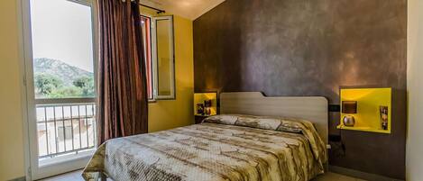1 bedroom, desk, iron/ironing board, free WiFi
