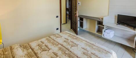 1 bedroom, desk, iron/ironing board, free WiFi