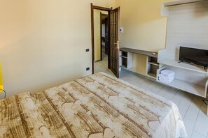 1 dormitori, escriptori, planxa i posts de planxar i wifi gratuïta 