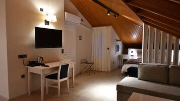 Suite, Balcony | 1 bedroom, free WiFi